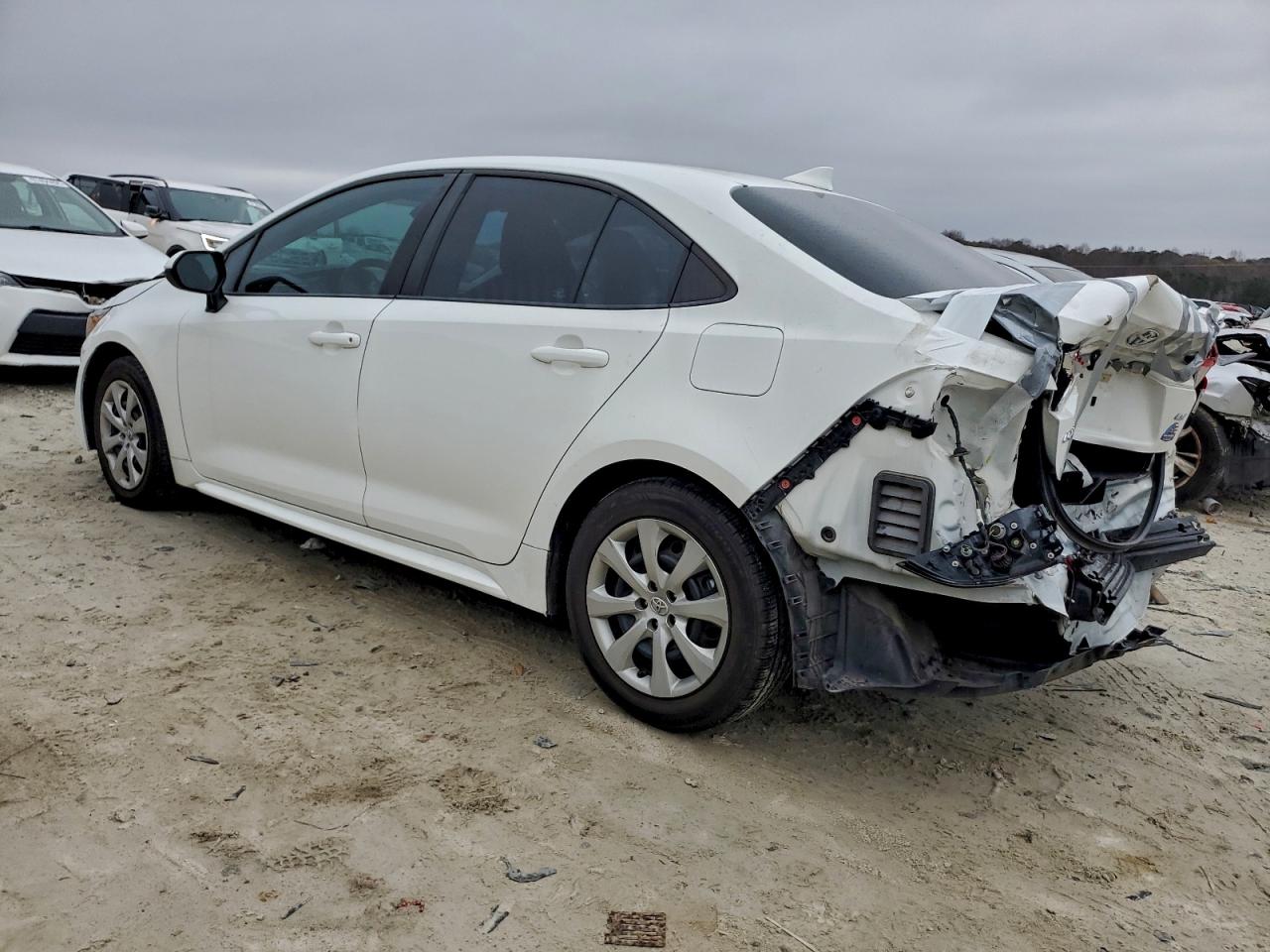 2021 TOYOTA COROLLA LE photo 2