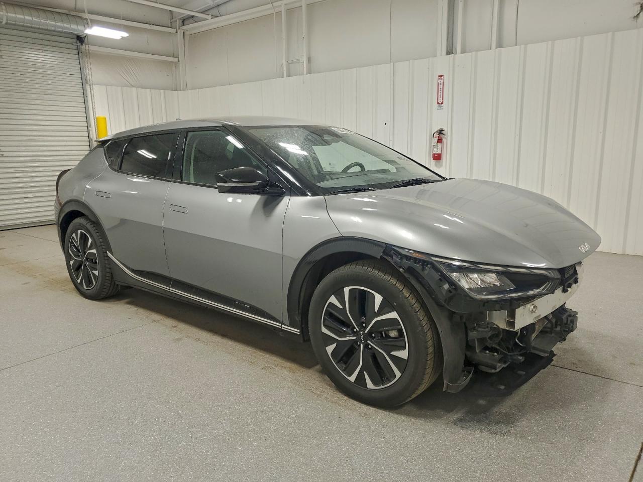 2023 KIA EV6 LIGHT photo 4
