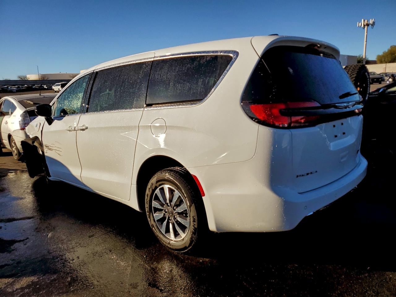 2024 CHRYSLER PACIFICA HYBRID SELECT photo 3