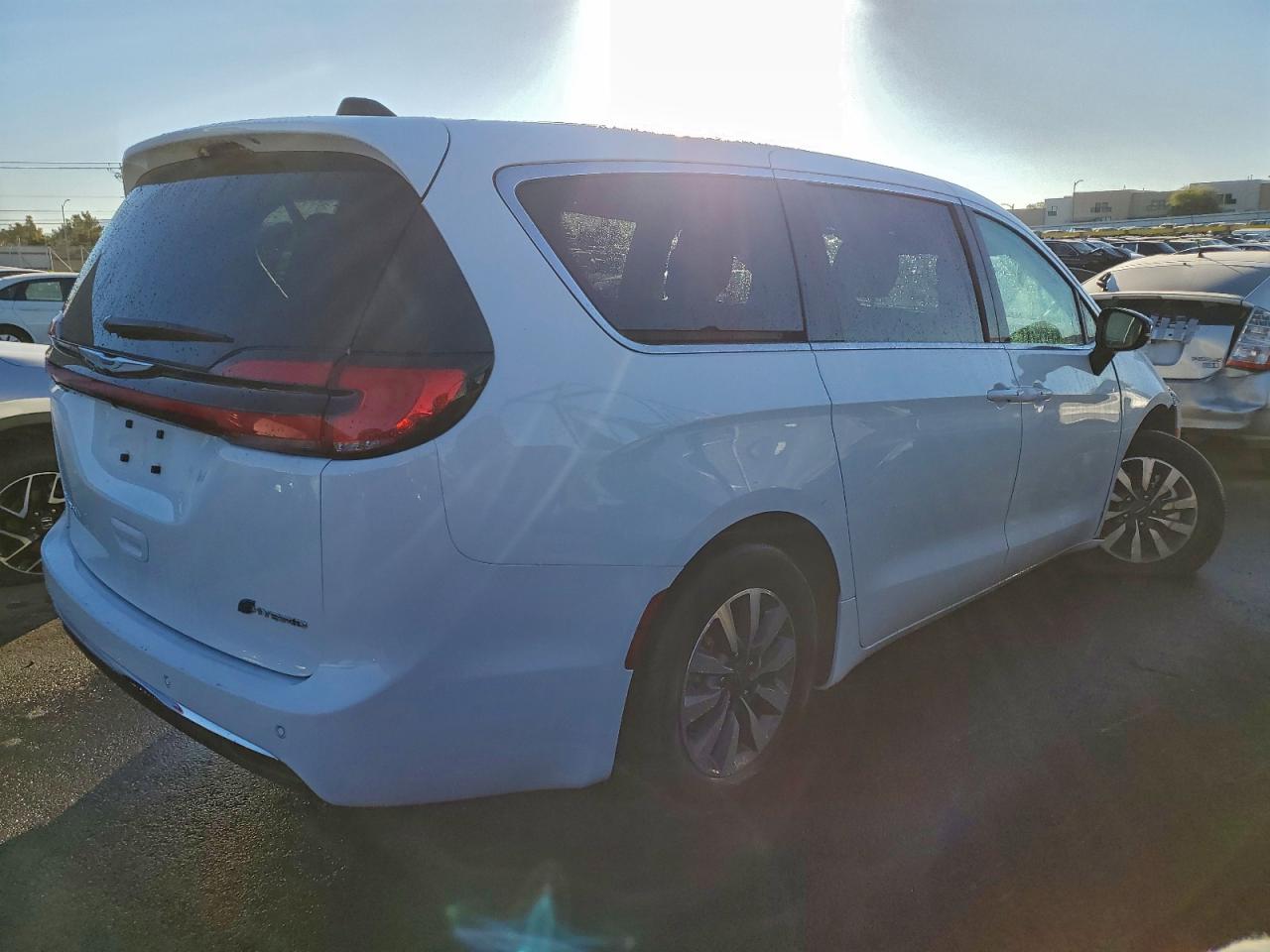 2024 CHRYSLER PACIFICA HYBRID SELECT photo 5