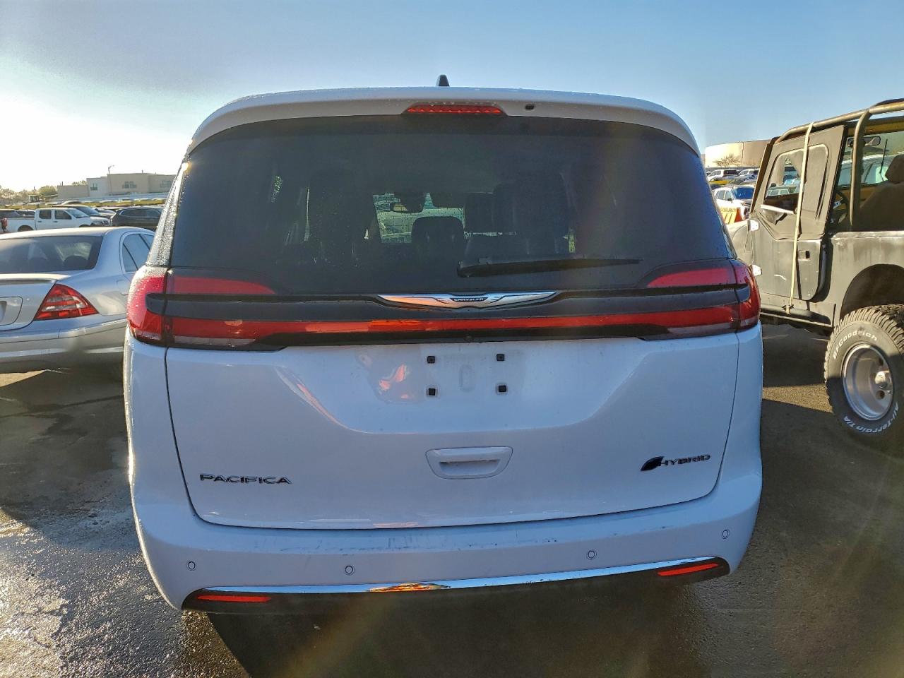 2024 CHRYSLER PACIFICA HYBRID SELECT photo 11