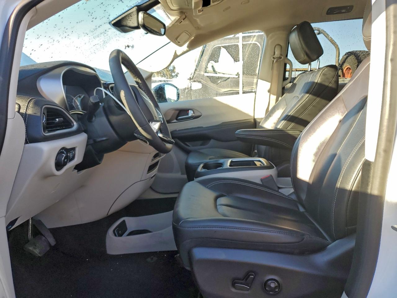 2024 CHRYSLER PACIFICA HYBRID SELECT photo 13