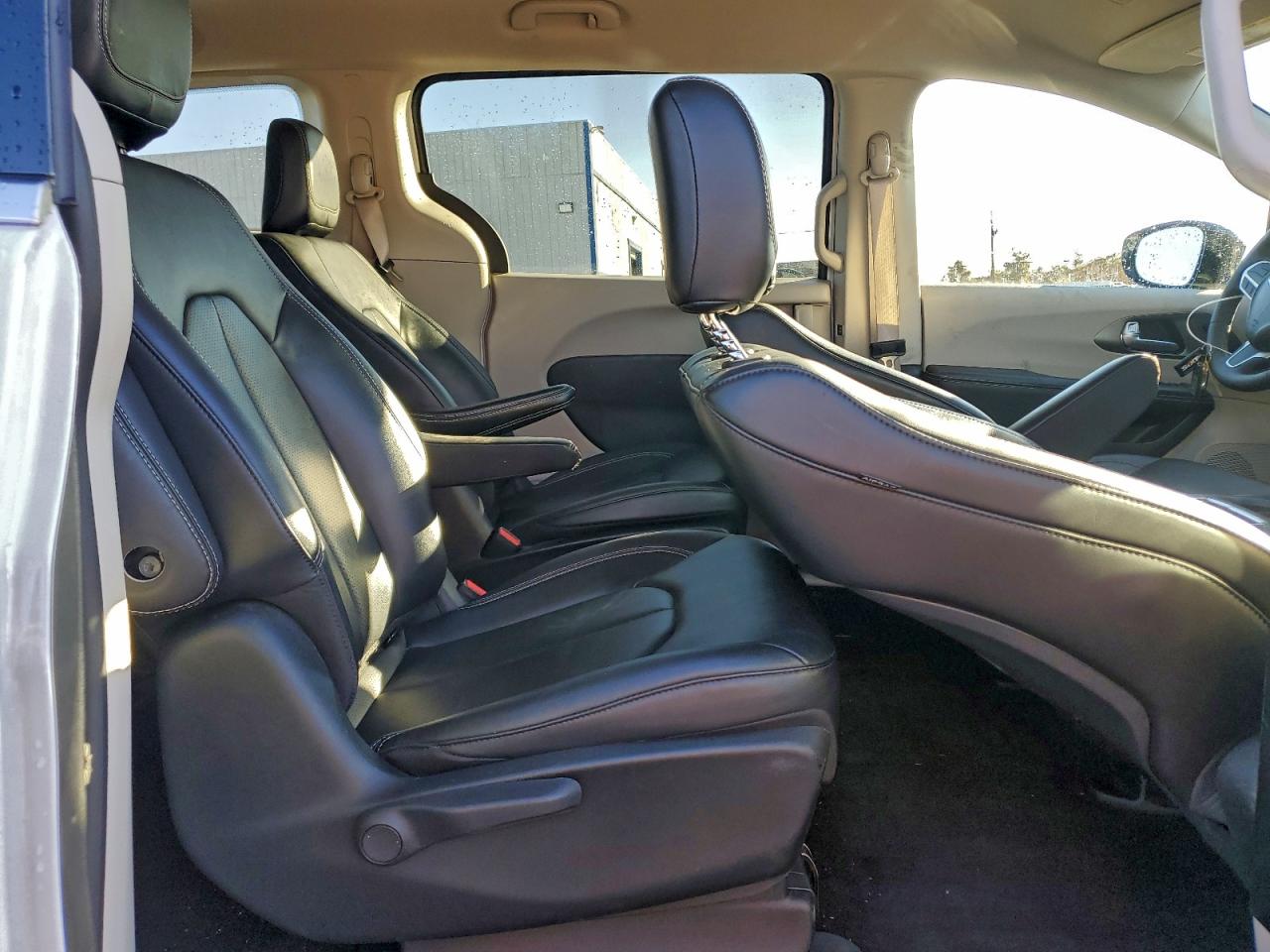 2024 CHRYSLER PACIFICA HYBRID SELECT photo 21