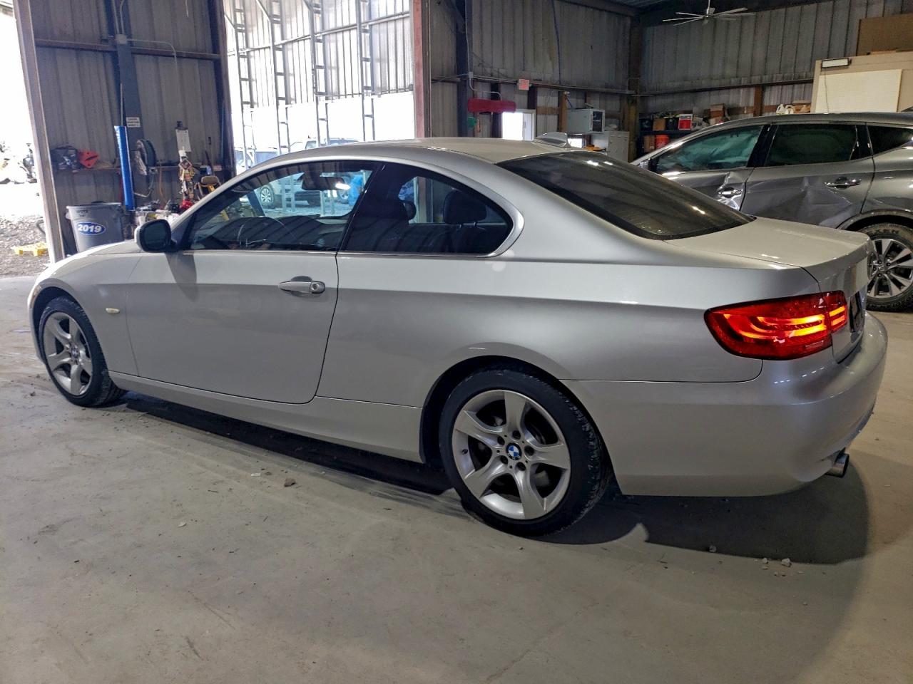 2011 BMW 335 XI photo 2