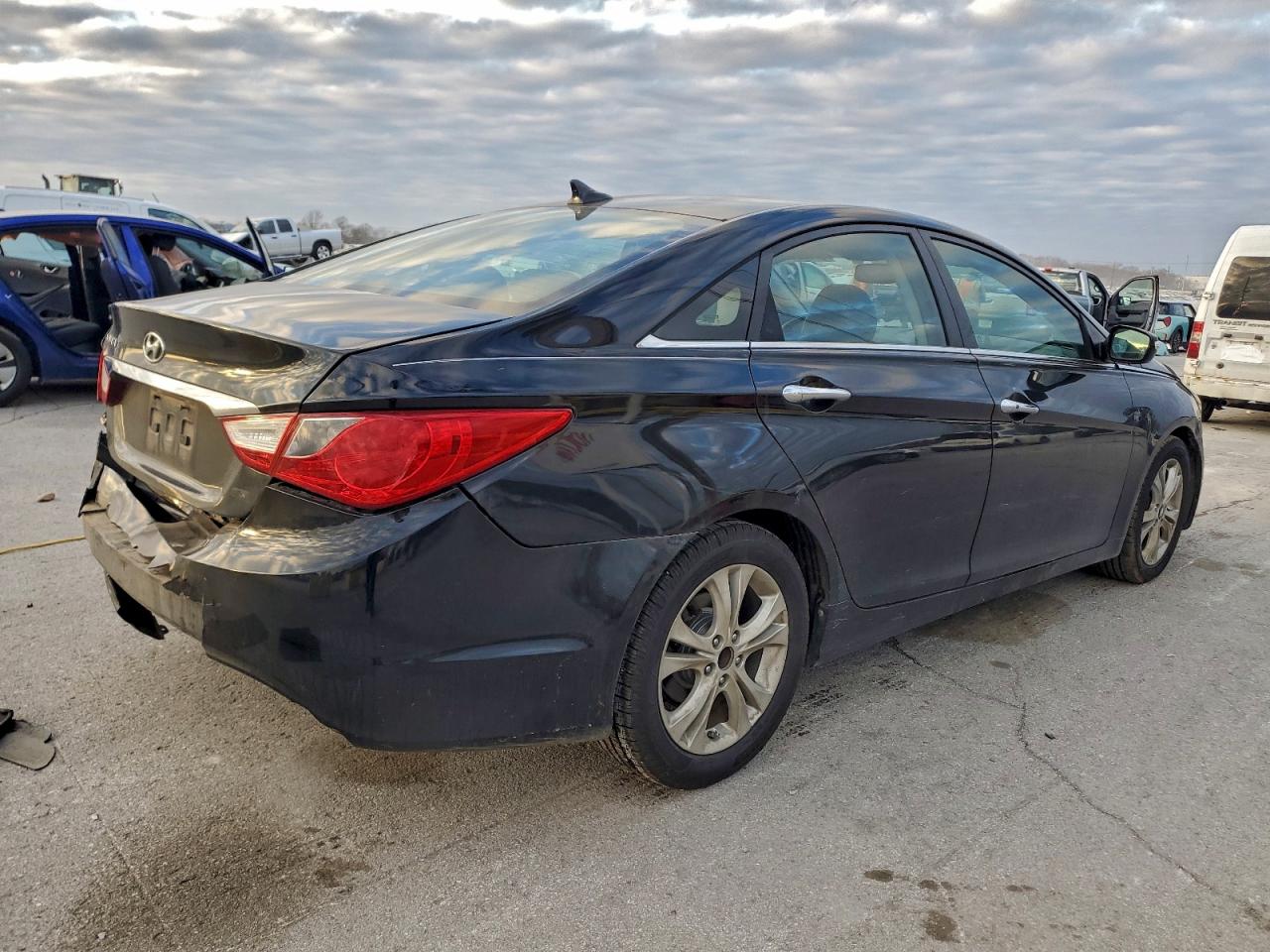 2011 HYUNDAI SONATA SE photo 3