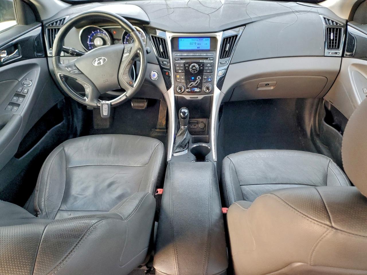 2011 HYUNDAI SONATA SE photo 8