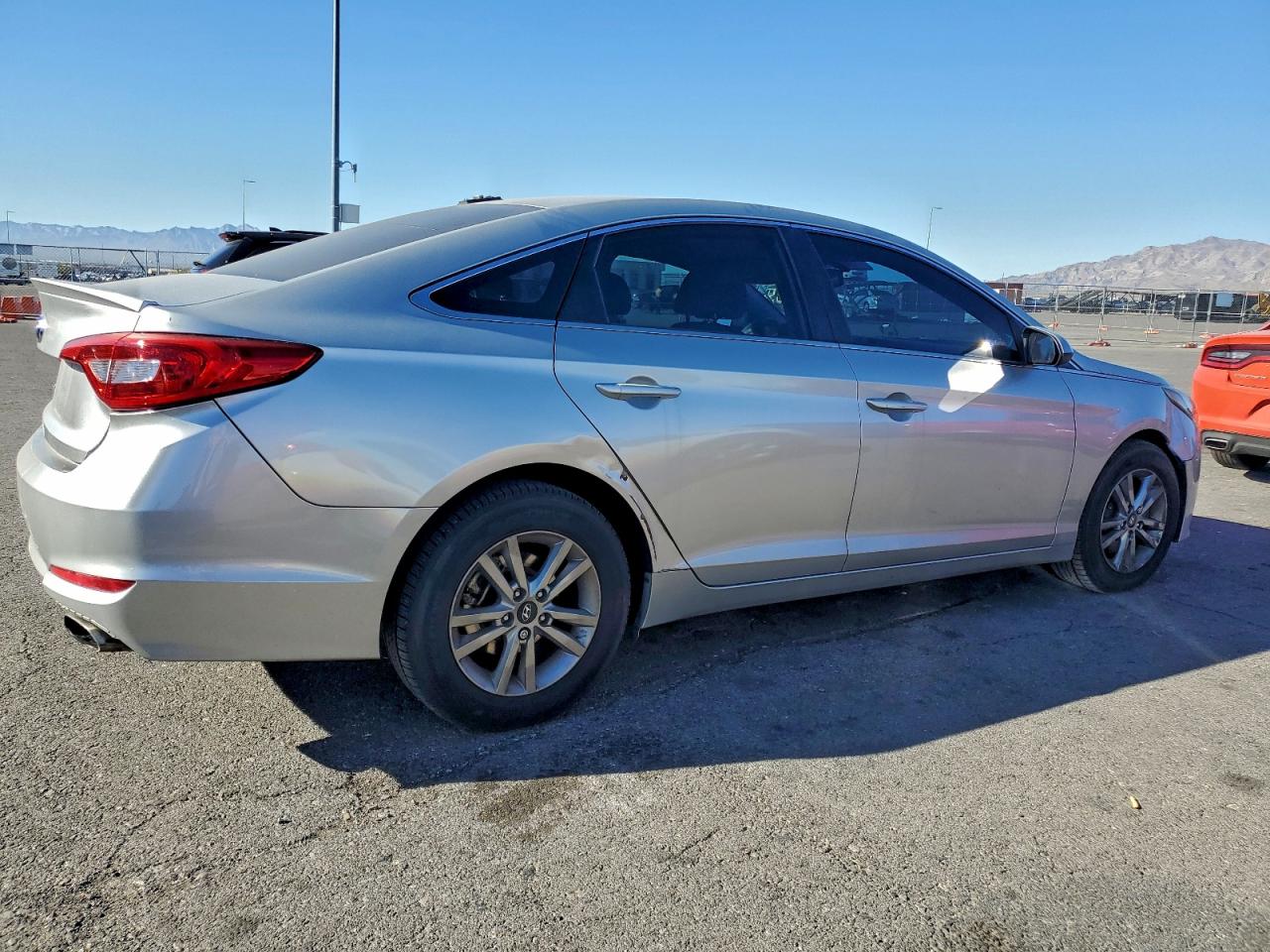 2016 HYUNDAI SONATA SE photo 3