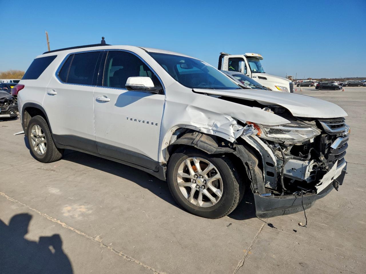 2019 CHEVROLET TRAVERSE LT photo 4