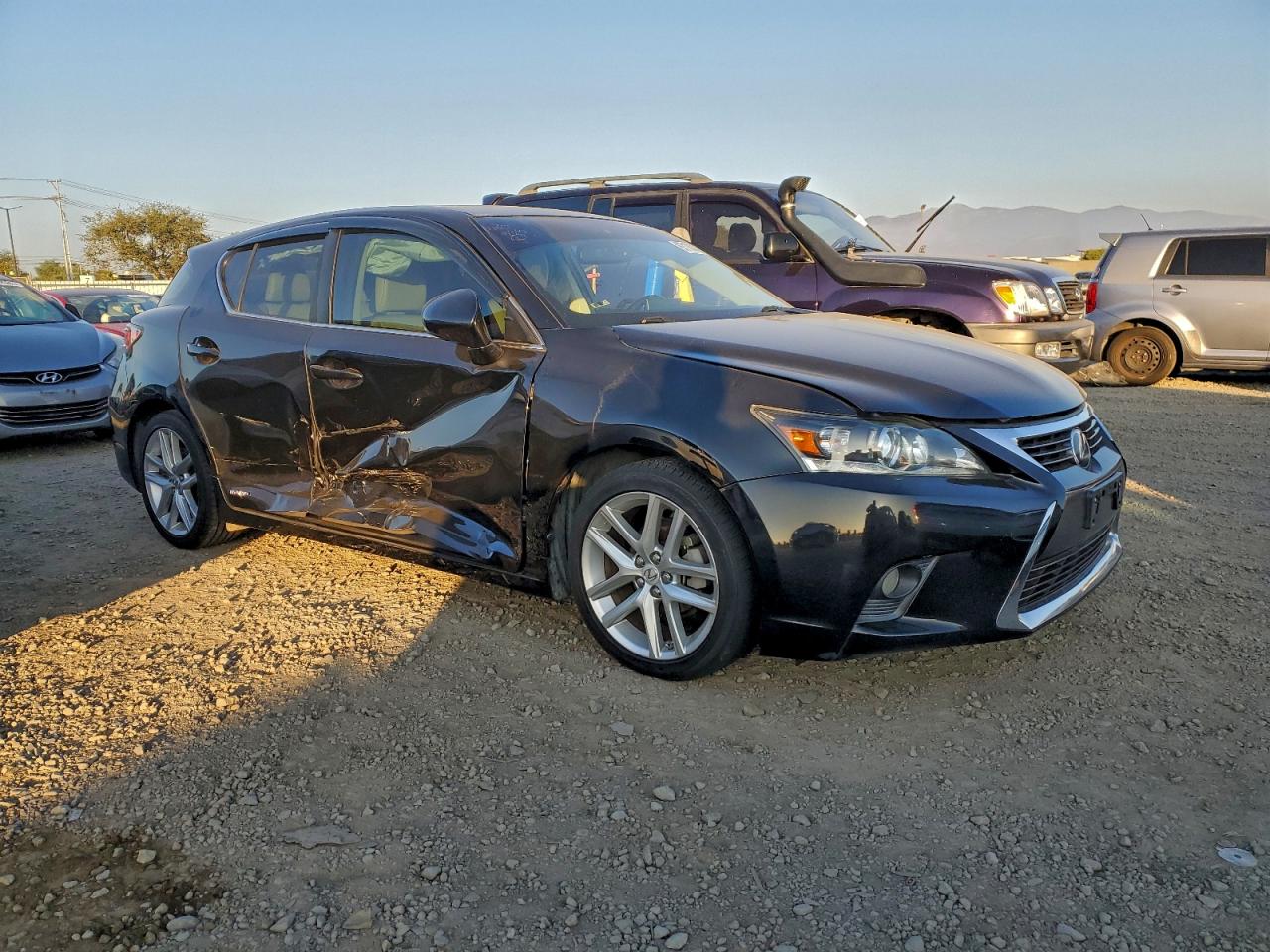2017 LEXUS CT 200 photo 4