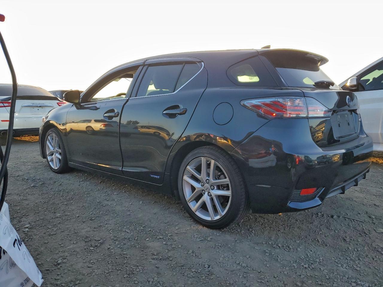 2017 LEXUS CT 200 photo 2