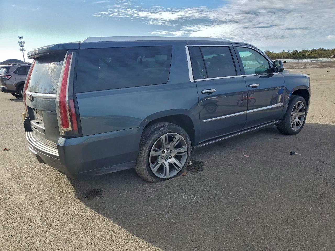 2019 CADILLAC ESCALADE ESV PREMIUM LUXURY photo 3