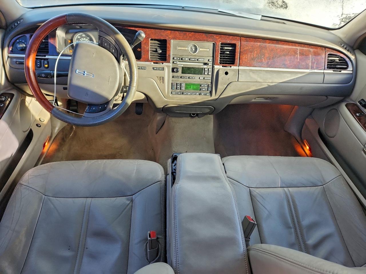 2007 LINCOLN TOWN CAR SIGNATURE LIMITED photo 8