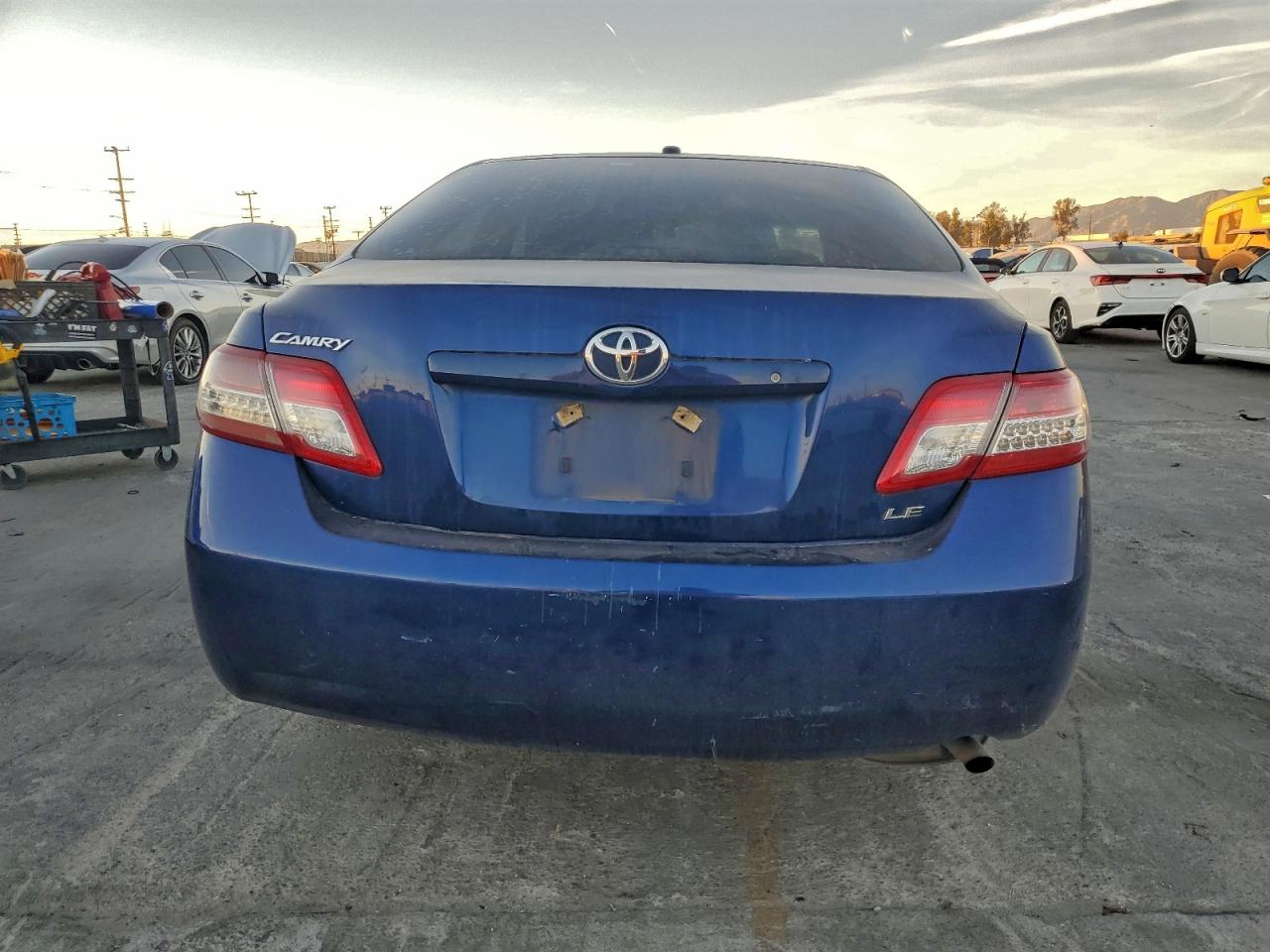 2011 TOYOTA CAMRY BASE photo 6