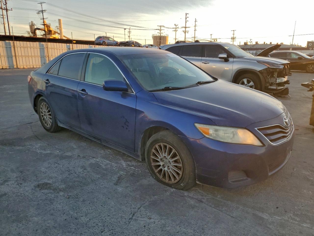 2011 TOYOTA CAMRY BASE photo 4