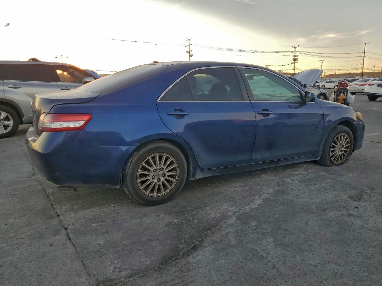 2011 TOYOTA CAMRY BASE photo 3