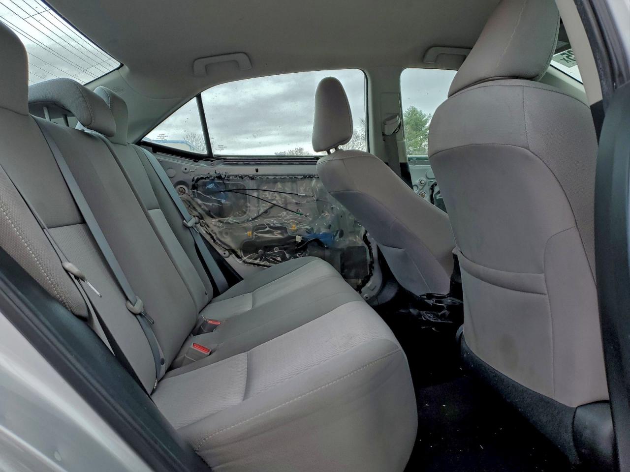 2014 TOYOTA COROLLA L photo 10