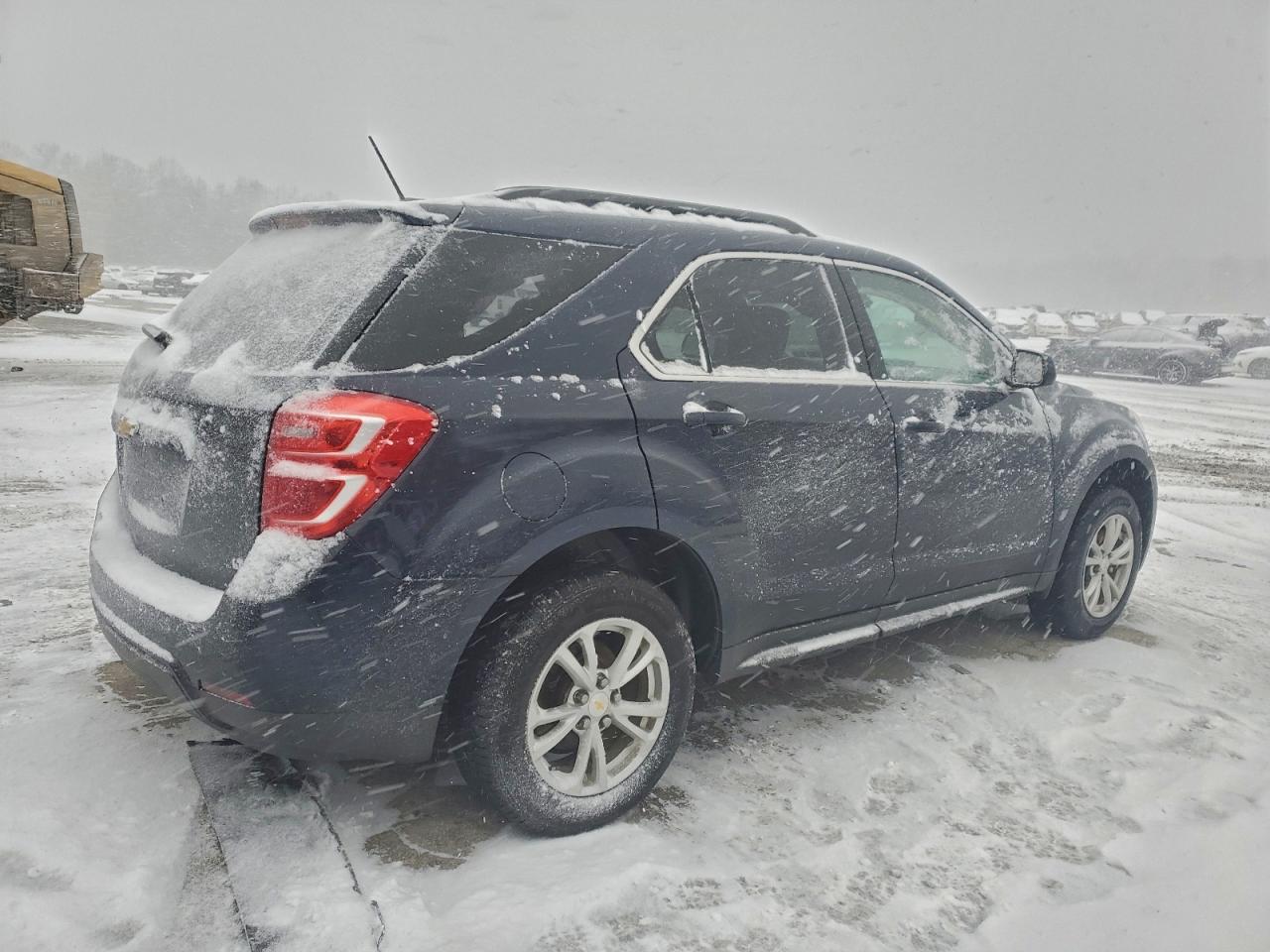 2017 CHEVROLET EQUINOX LT photo 3