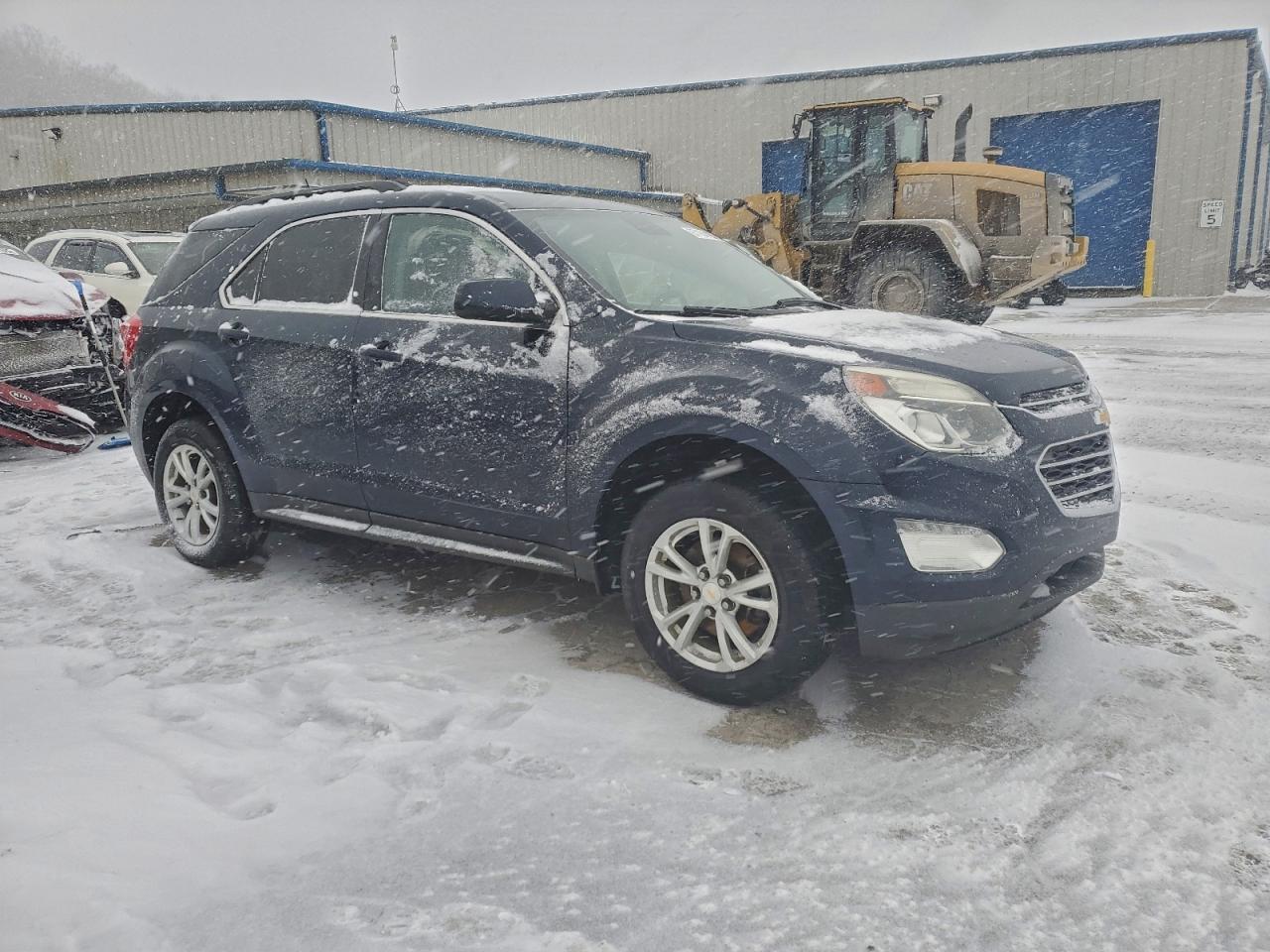 2017 CHEVROLET EQUINOX LT photo 4