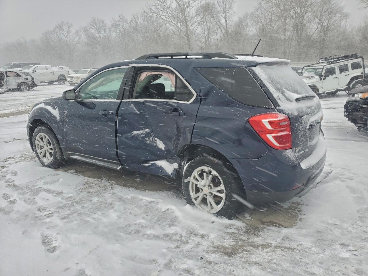 2017 CHEVROLET EQUINOX LT photo 2