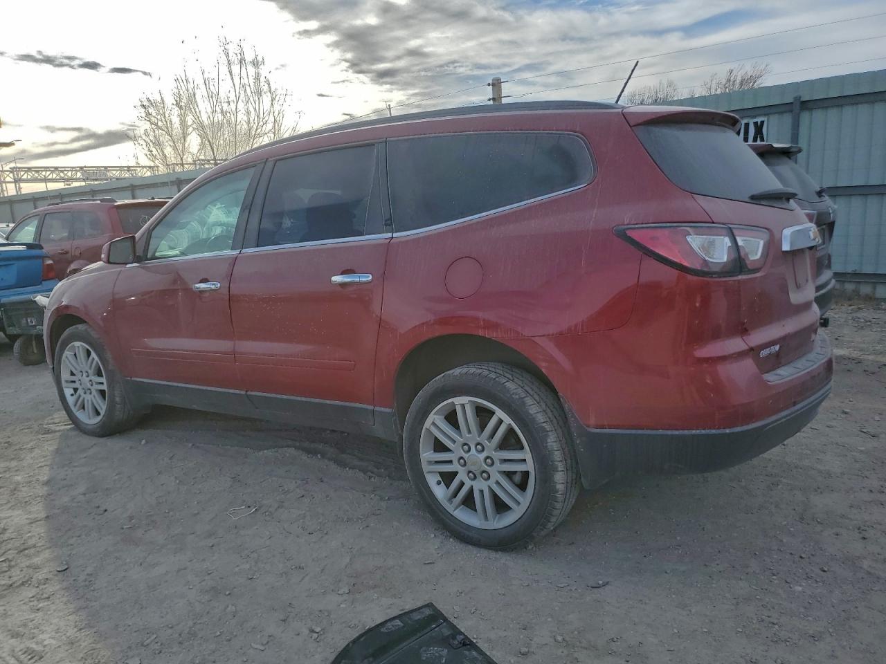 2014 CHEVROLET TRAVERSE LT photo 2