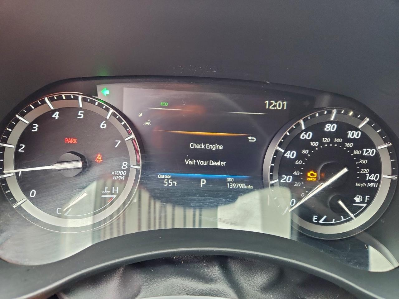 2021 TOYOTA HIGHLANDER XLE photo 9