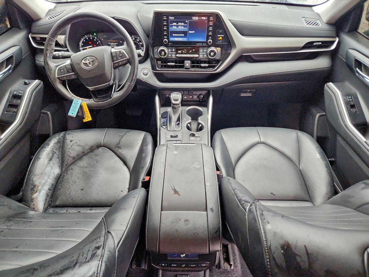2021 TOYOTA HIGHLANDER XLE photo 8
