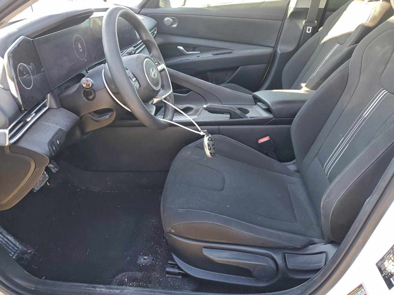 2024 HYUNDAI ELANTRA SEL photo 7