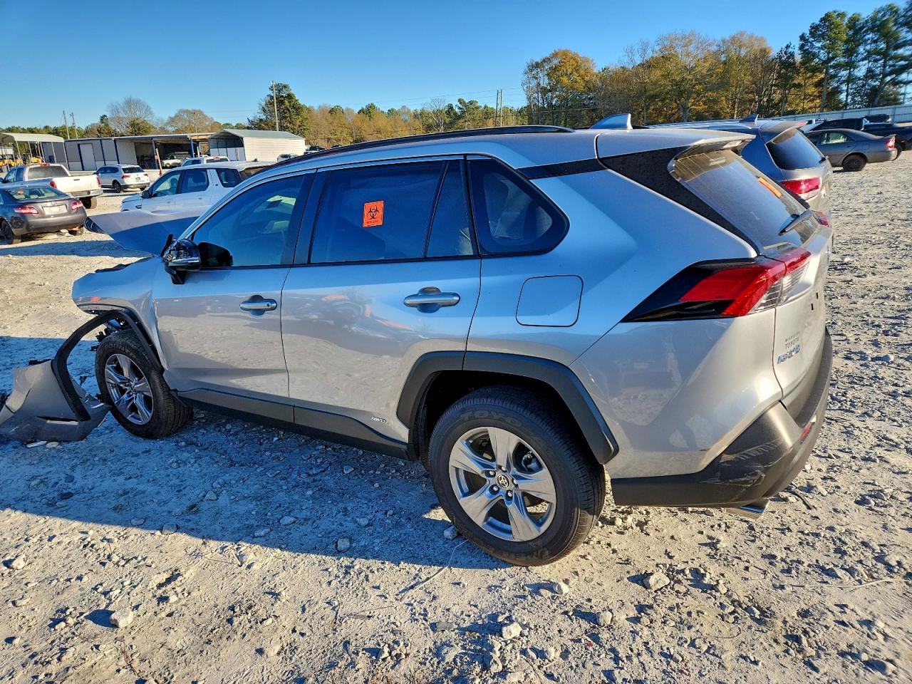 2025 TOYOTA RAV4 XLE photo 2