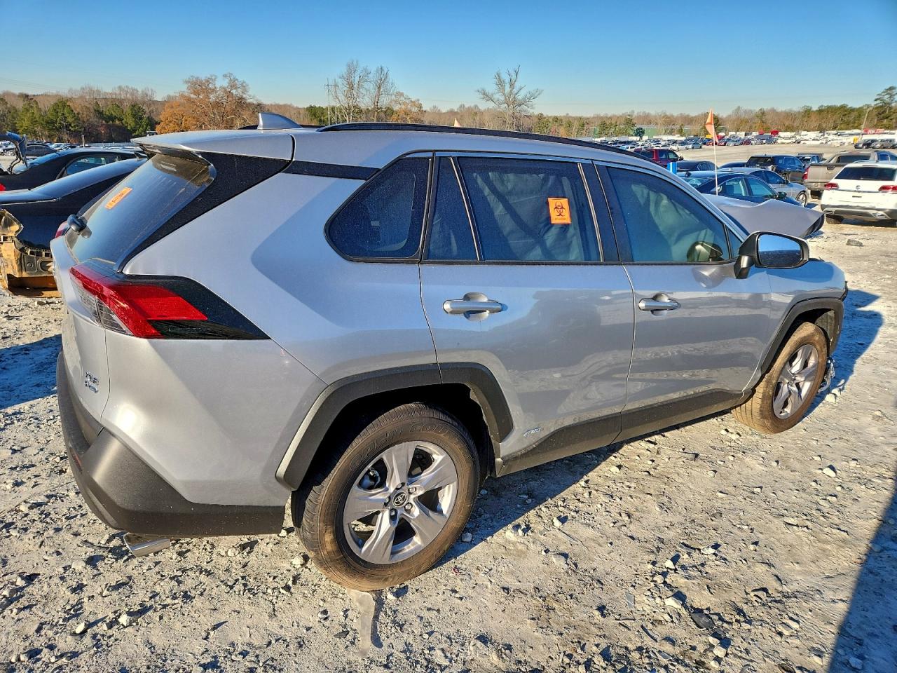 2025 TOYOTA RAV4 XLE photo 3