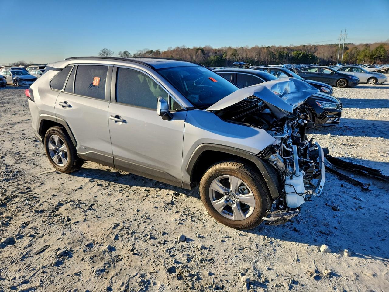 2025 TOYOTA RAV4 XLE photo 4