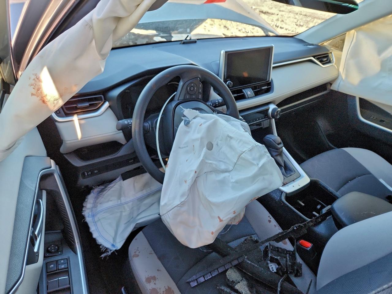2025 TOYOTA RAV4 XLE photo 8