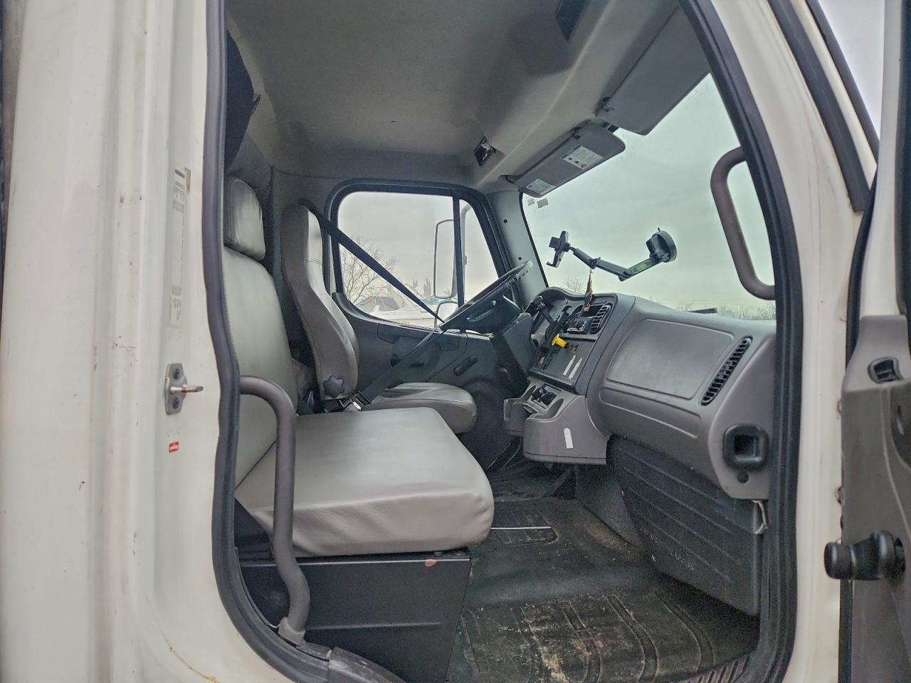 2018 FREIGHTLINER BUSINESS CLASS M2 BOX TRUCK photo 21