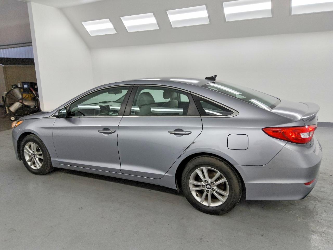 2017 HYUNDAI SONATA SE photo 2