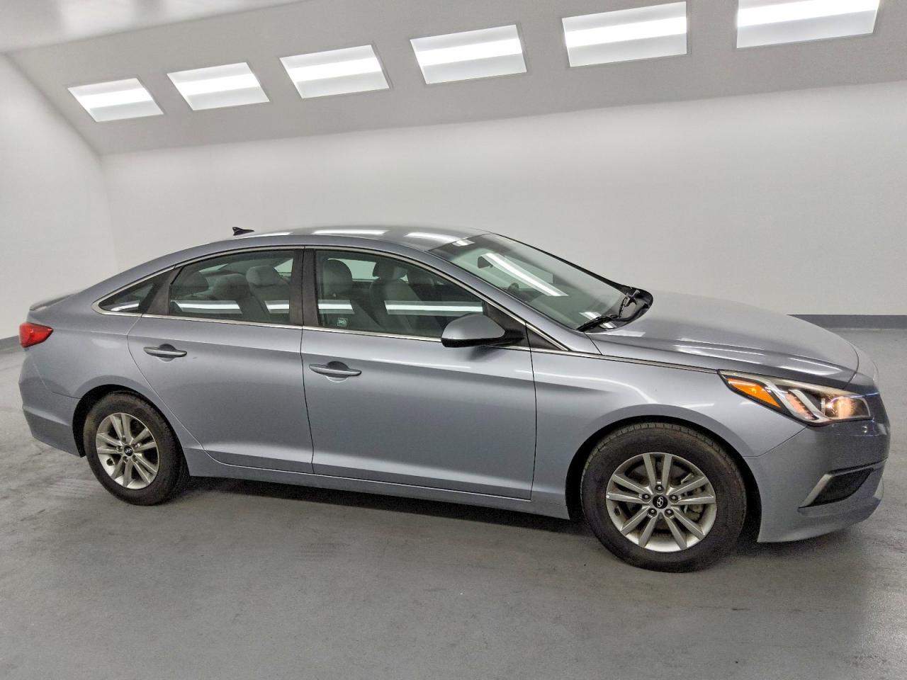 2017 HYUNDAI SONATA SE photo 4