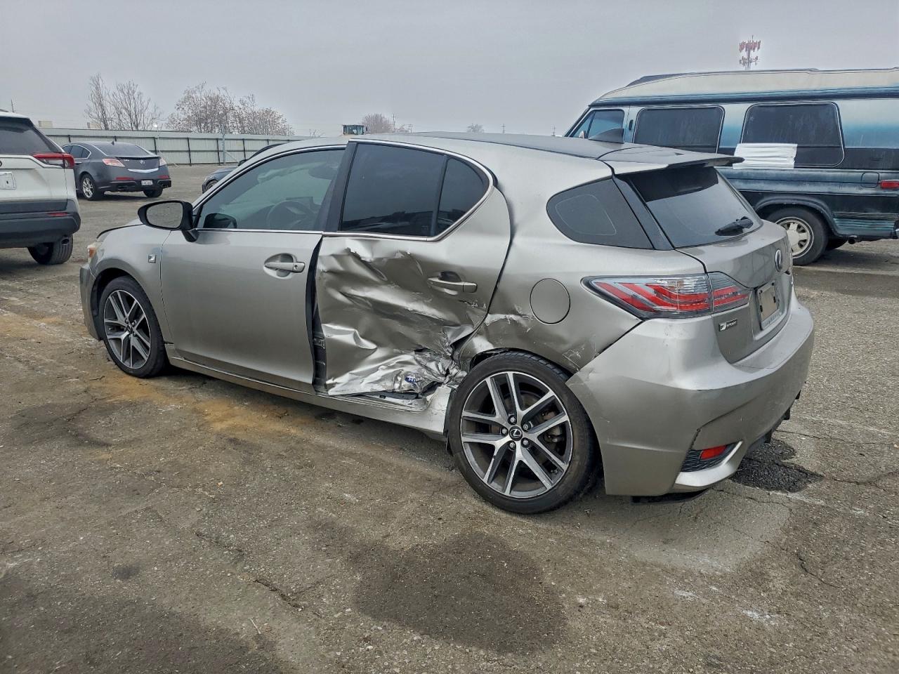 2017 LEXUS CT 200 photo 2