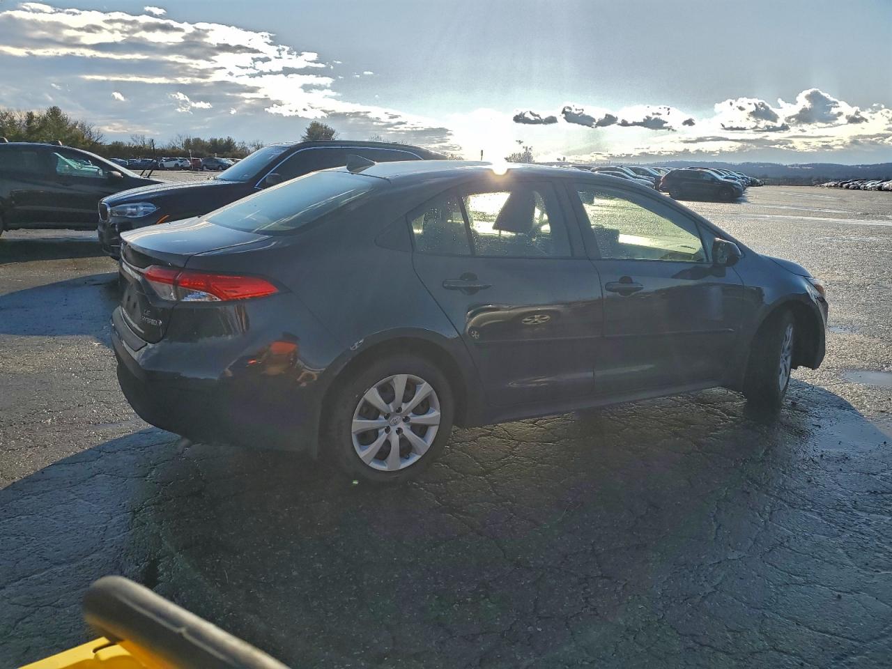 2023 TOYOTA COROLLA LE photo 3