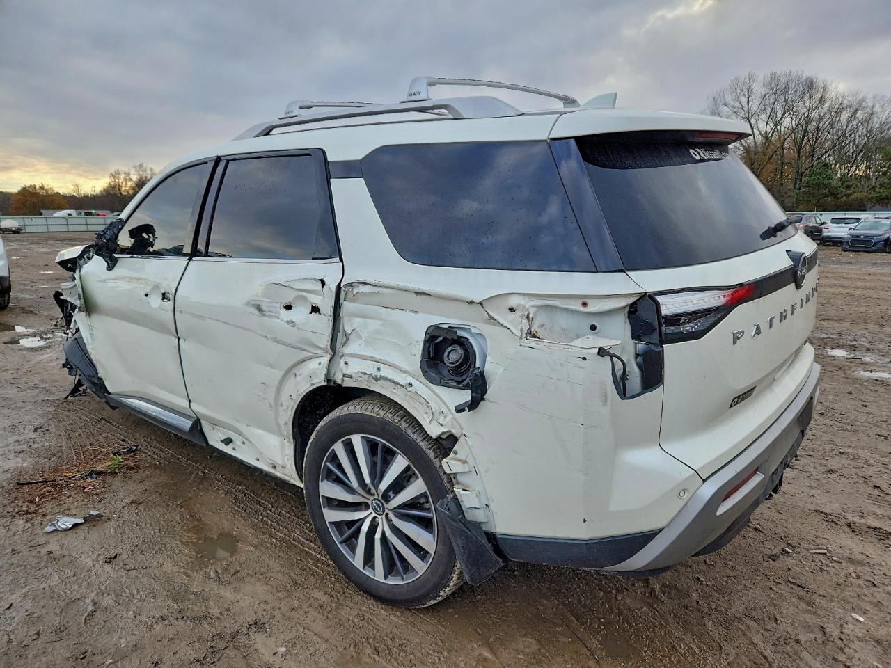 2023 NISSAN PATHFINDER PLATINUM photo 2