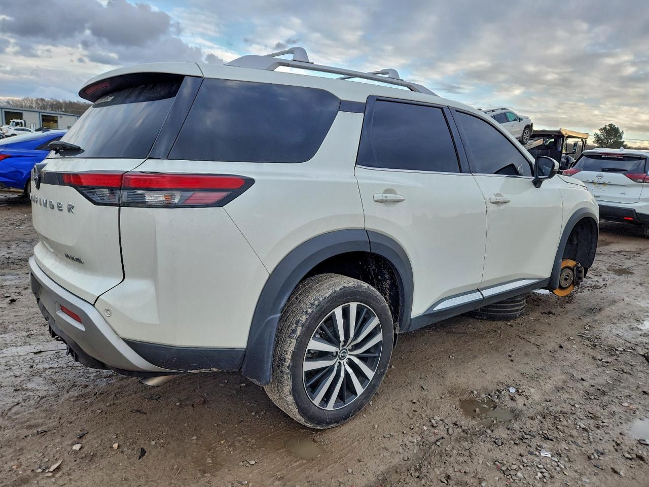 2023 NISSAN PATHFINDER PLATINUM photo 3