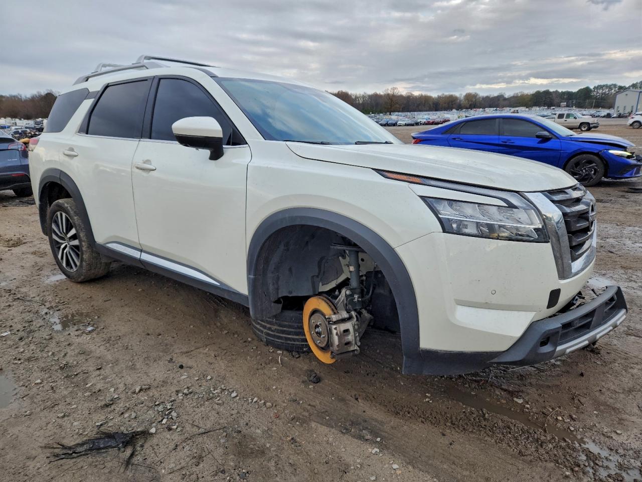 2023 NISSAN PATHFINDER PLATINUM photo 4