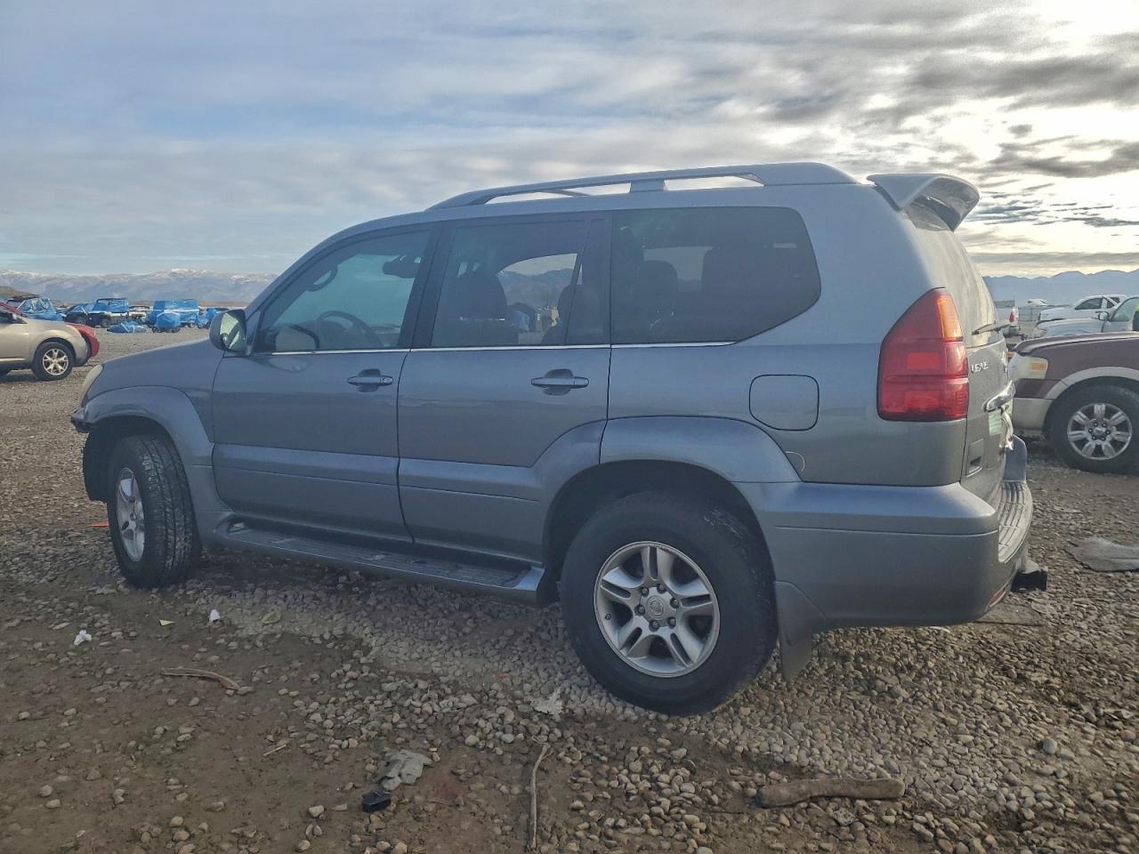 2005 LEXUS GX 470 photo 2