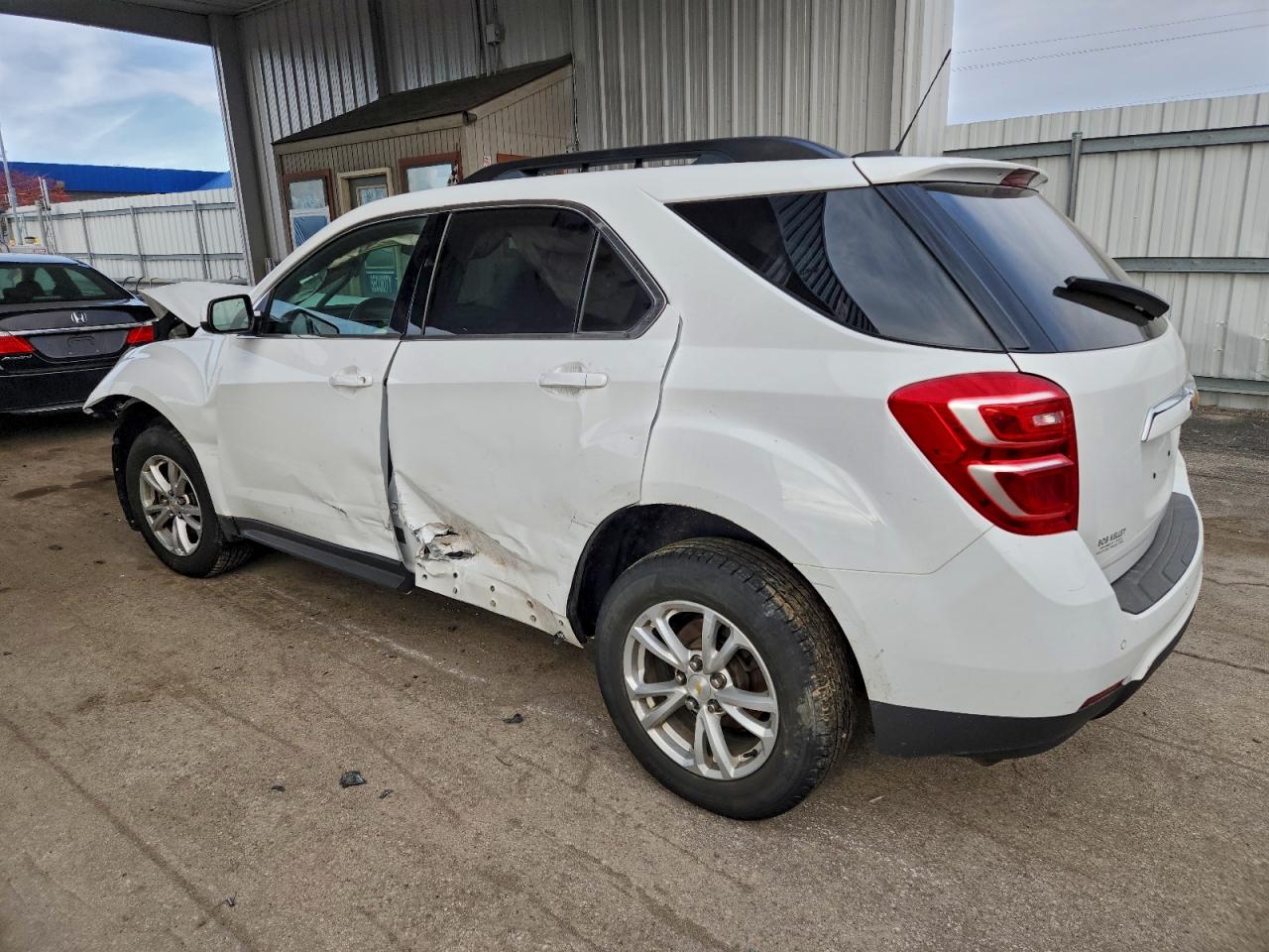 2016 CHEVROLET EQUINOX LT photo 2