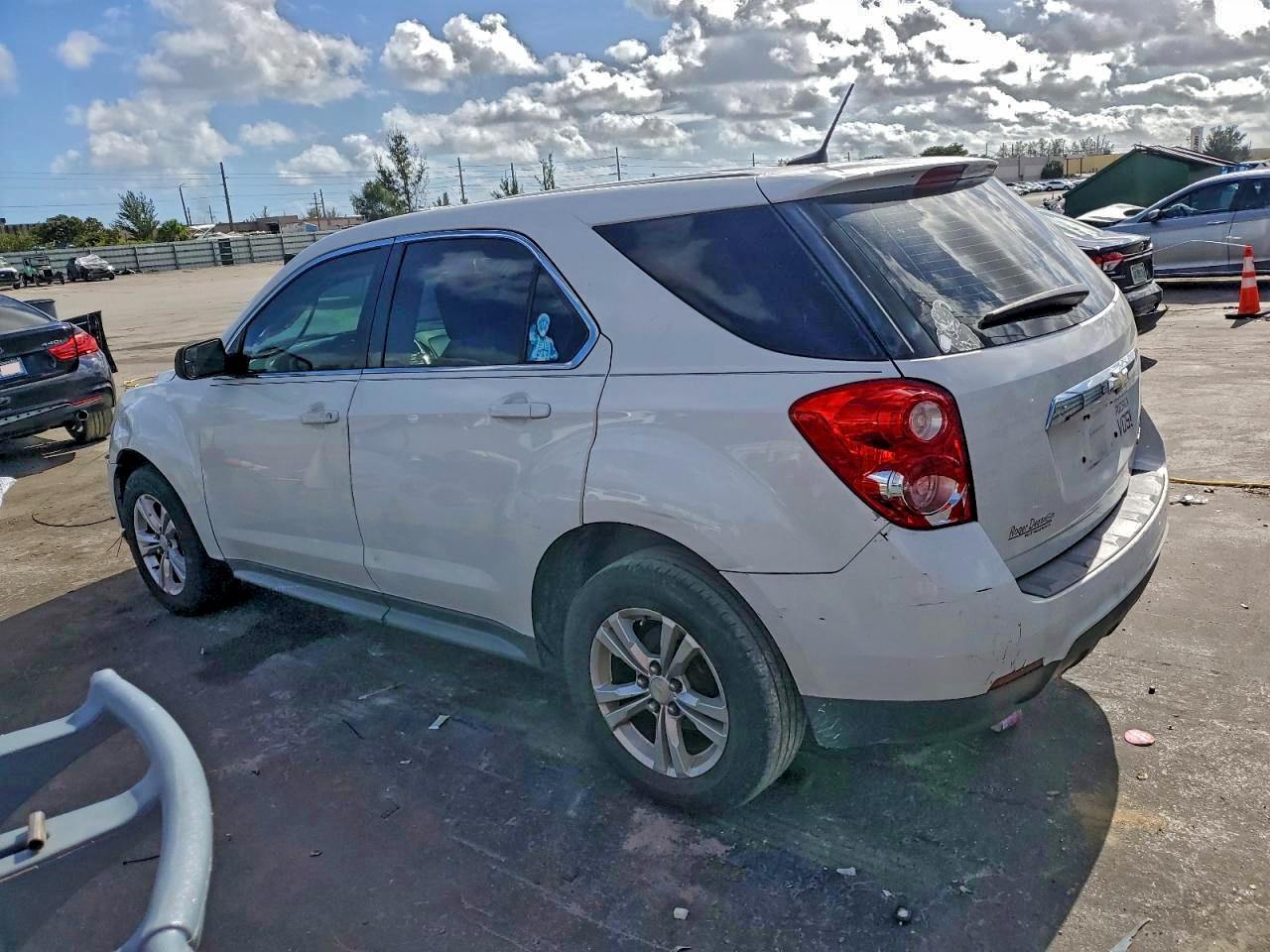 2014 CHEVROLET EQUINOX LS photo 4