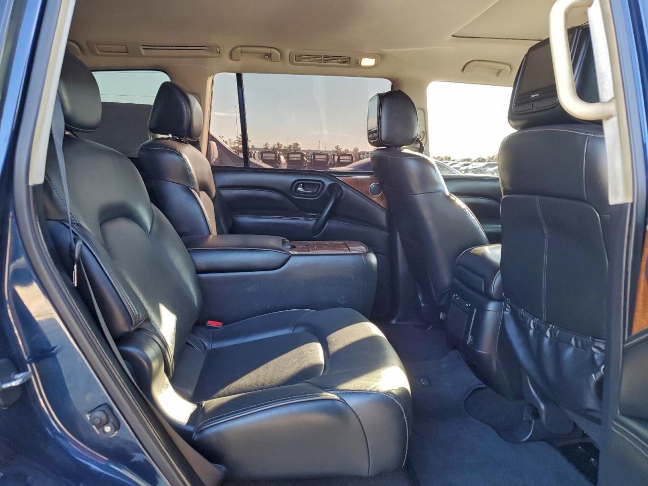 2019 INFINITI QX80 LUXE photo 11