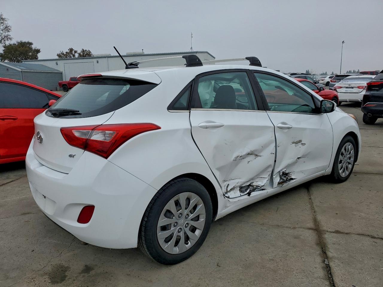 2017 HYUNDAI ELANTRA GT photo 3