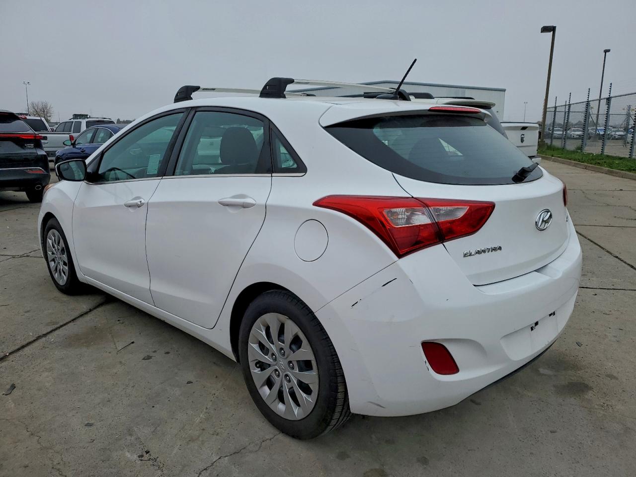 2017 HYUNDAI ELANTRA GT photo 2