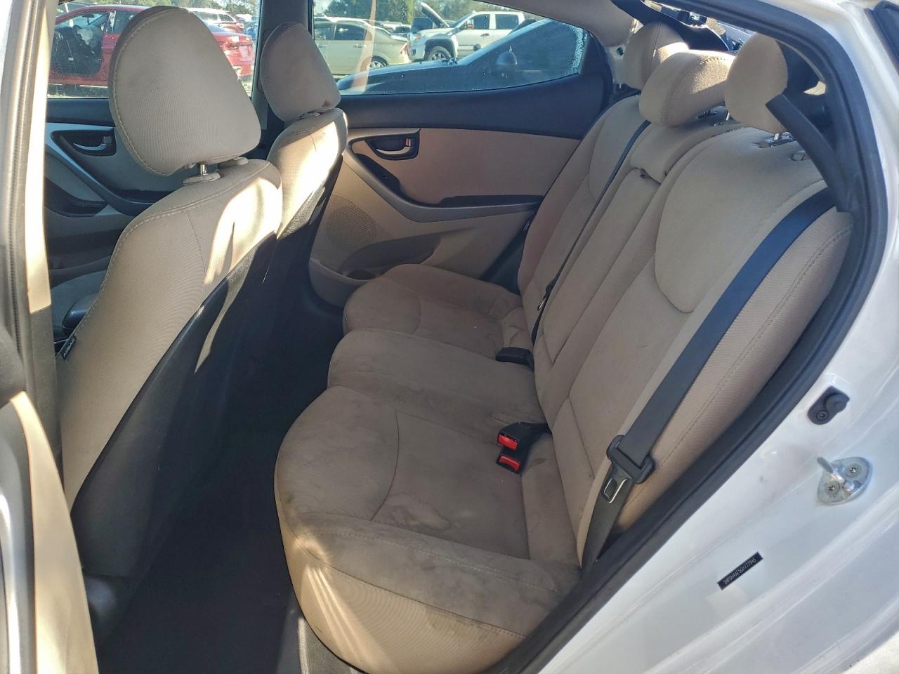 2016 HYUNDAI ELANTRA photo 10