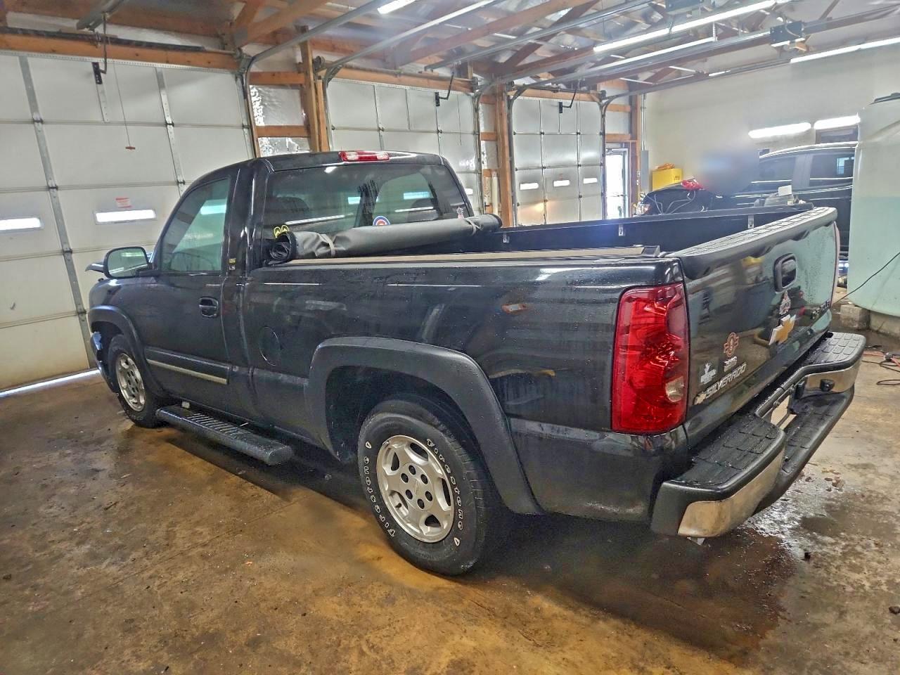 2003 CHEVROLET SILVERADO C1500 photo 2