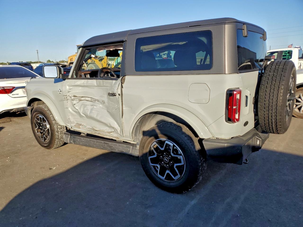 2023 FORD BRONCO BASE photo 2