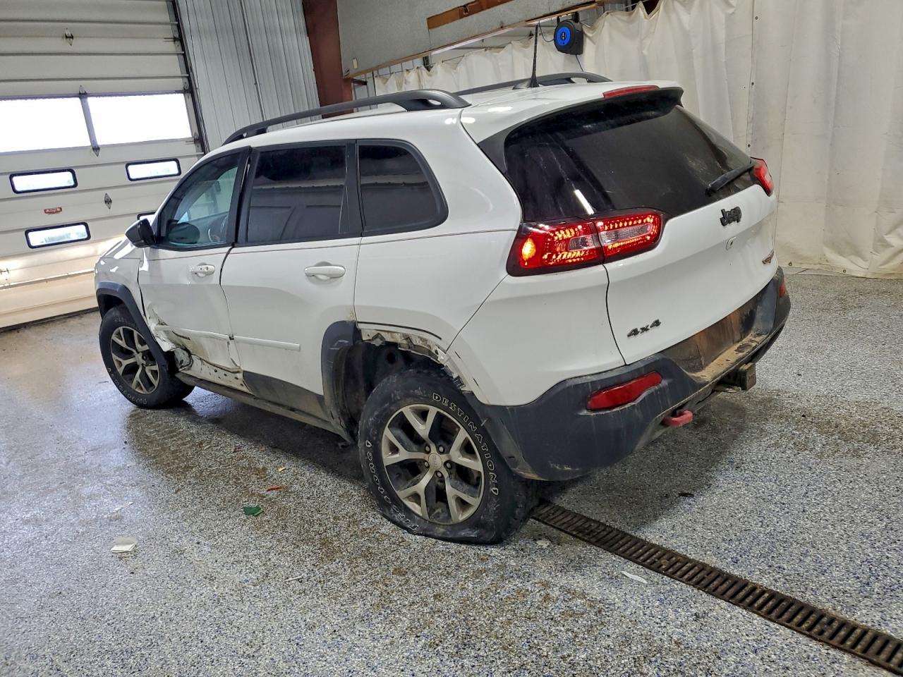 2017 JEEP CHEROKEE TRAILHAWK photo 2