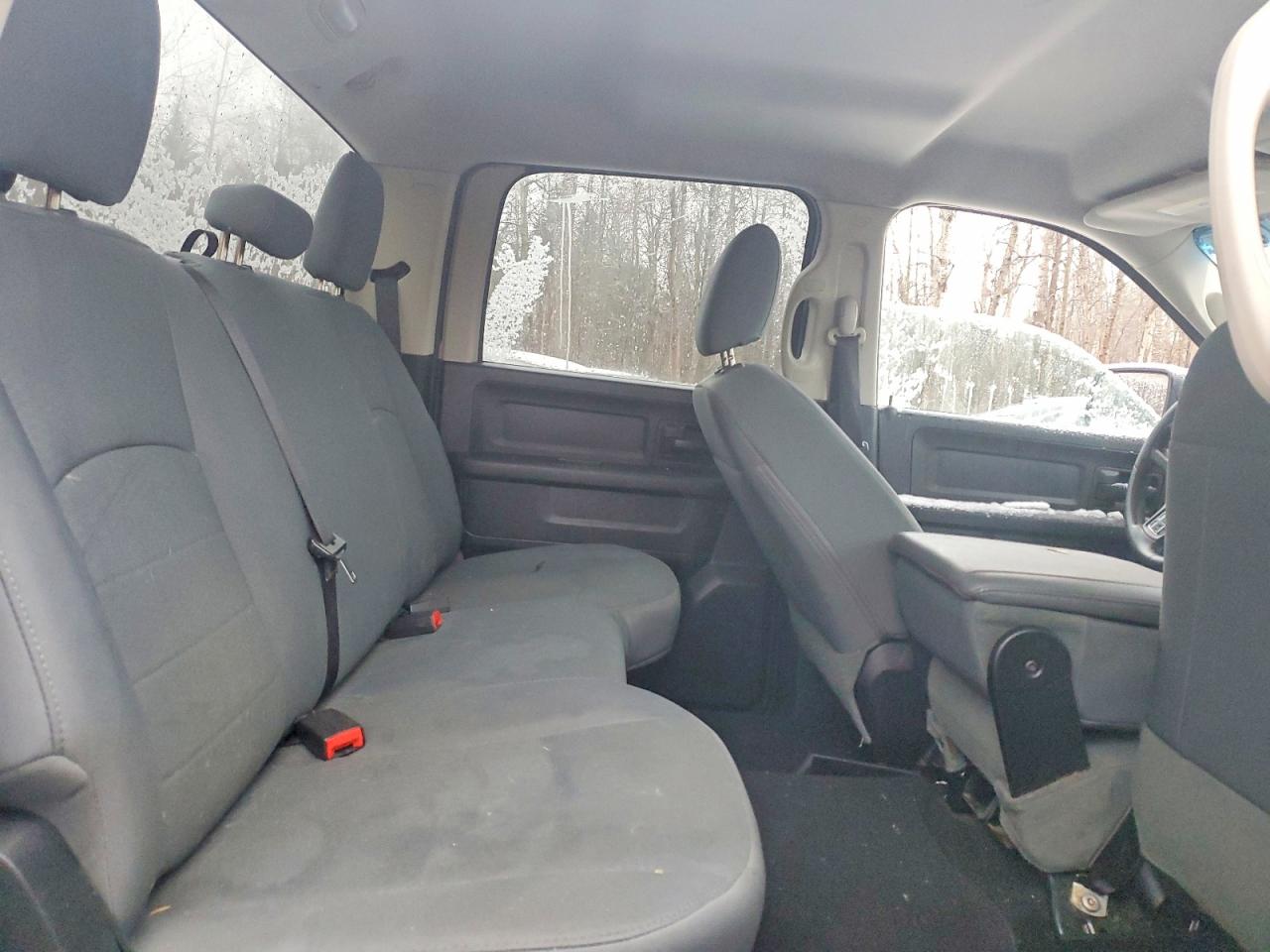 2016 RAM 1500 ST photo 10
